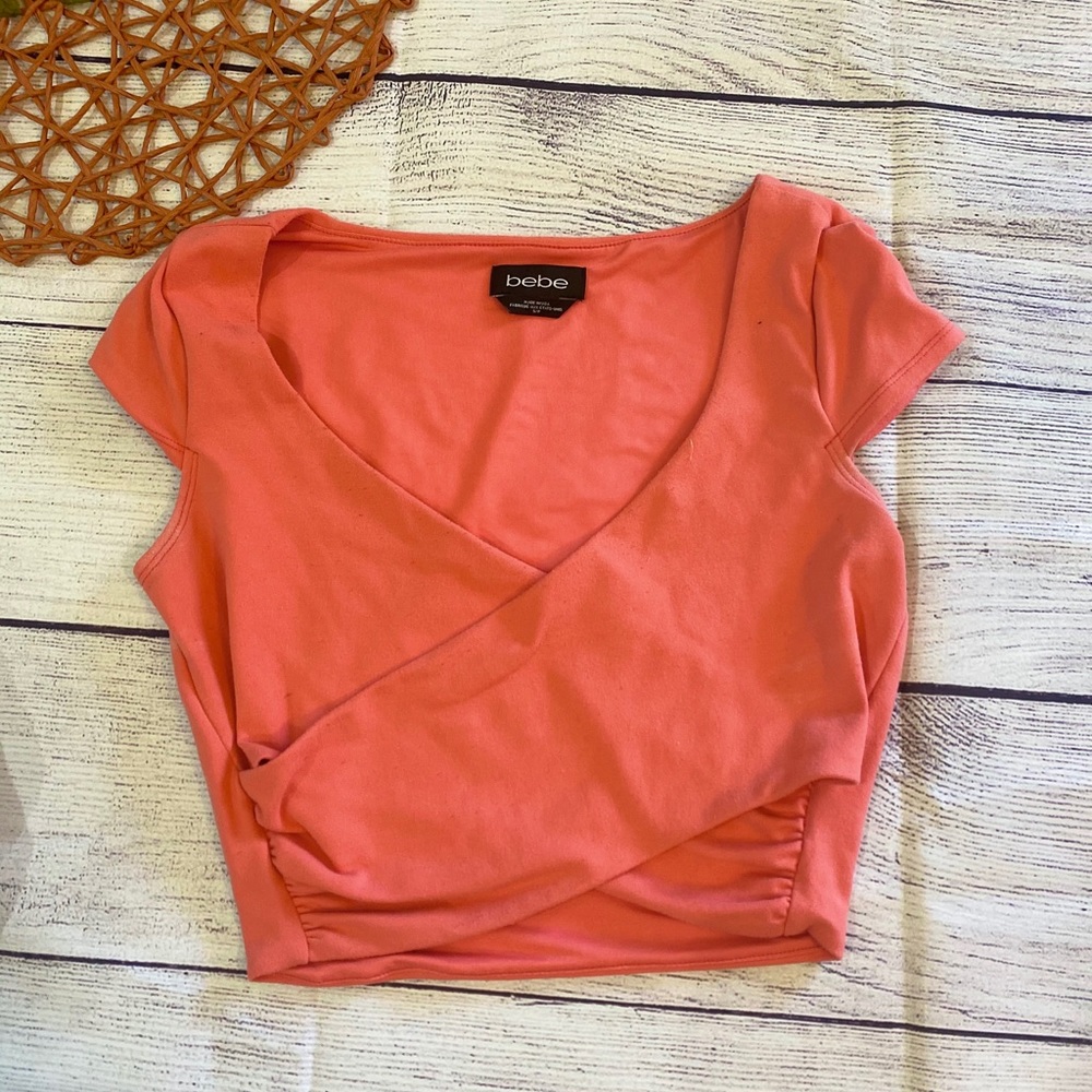 🌻 (3/$24) Bebe crop top